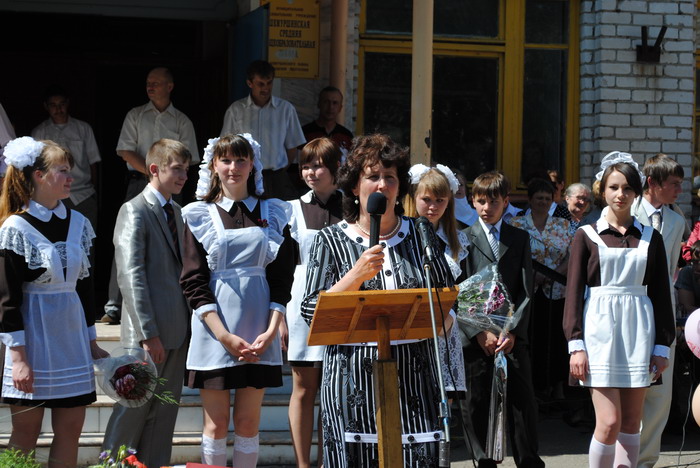 Для выпускников школ Шемуршинского района прозвучал последний школьный звонок
